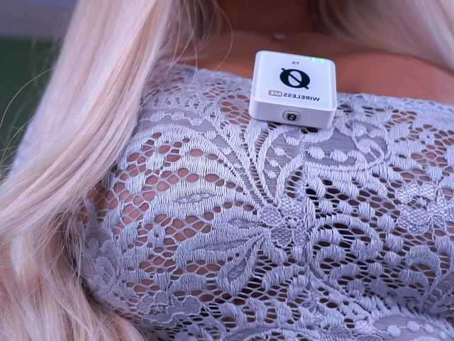 EvaZane's BongaCams show and profile