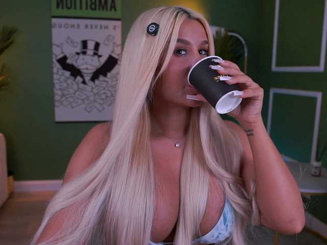 EvaZane's BongaCams show and profile