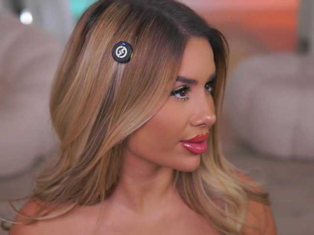 EvaZane's BongaCams show and profile