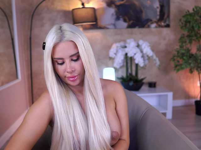 EvaZane's BongaCams show and profile