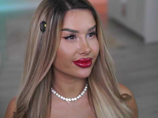 EvaZane's BongaCams show and profile