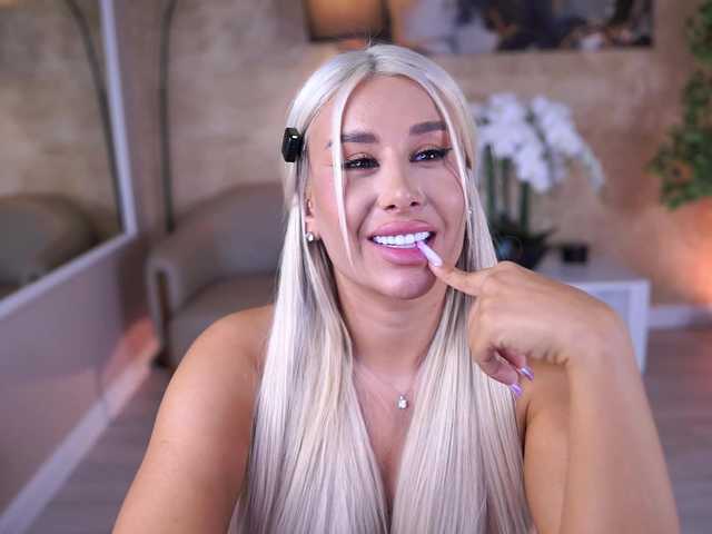 EvaZane's BongaCams show and profile