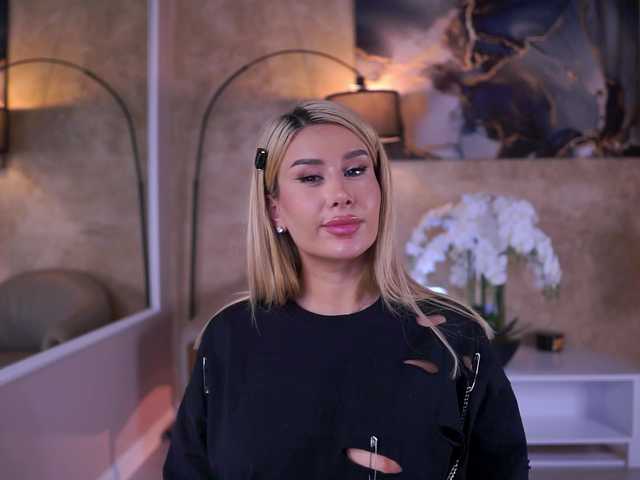 EvaZane's BongaCams show and profile