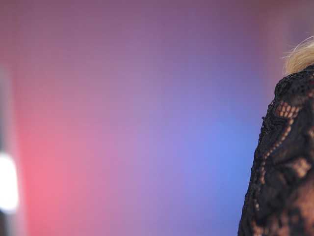 EvaZane's BongaCams show and profile