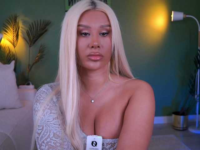 EvaZane's BongaCams show and profile