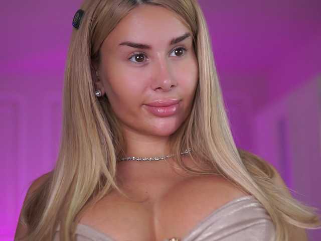 EvaZane's BongaCams show and profile