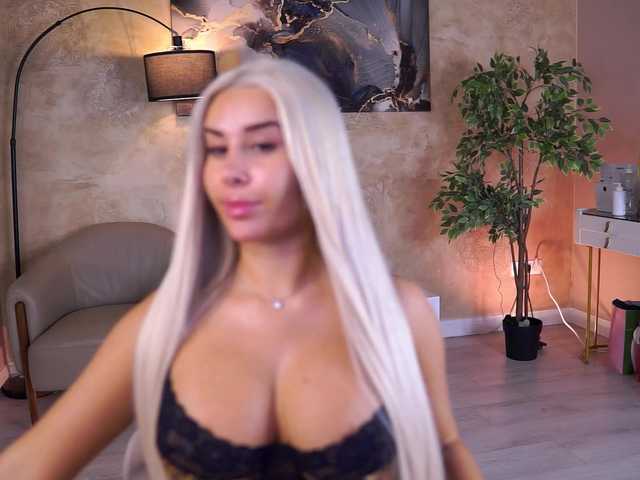 EvaZane's BongaCams show and profile