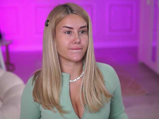 EvaZane's BongaCams show and profile