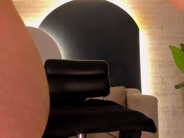  LaiaAnderson chat room