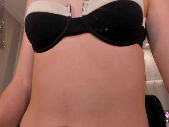 LaiaAnderson webcam