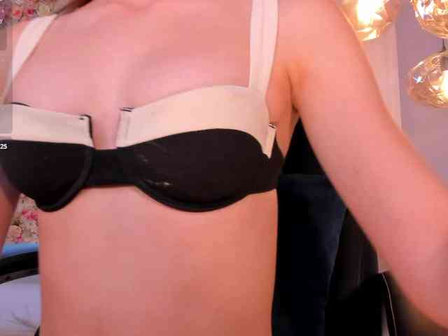 LaiaAnderson webcam