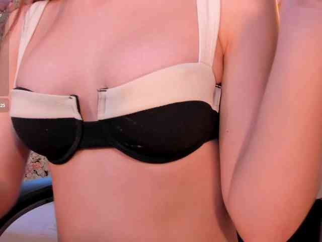 LaiaAnderson webcam
