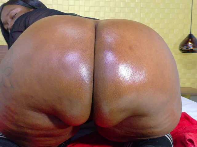 curvynaomhy's BongaCams show and profile