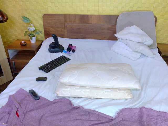 curvynaomhy's BongaCams show and profile