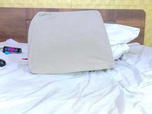 curvynaomhy's BongaCams show and profile