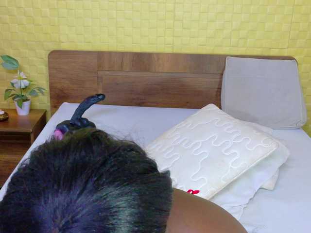 curvynaomhy's BongaCams show and profile