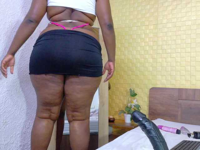 curvynaomhy's BongaCams show and profile