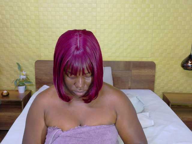 curvynaomhy live cam profile