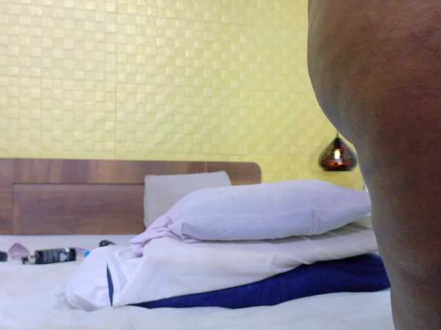 curvynaomhy's BongaCams show and profile