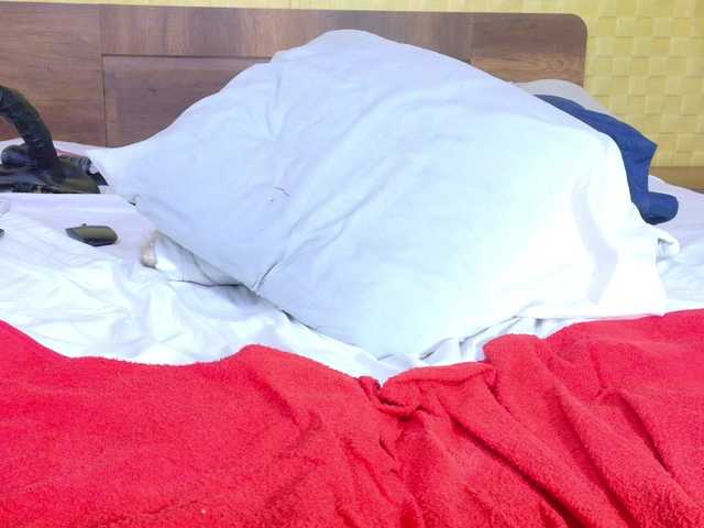 curvynaomhy's BongaCams show and profile