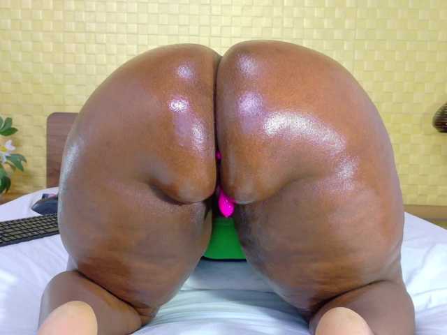 curvynaomhy's BongaCams show and profile