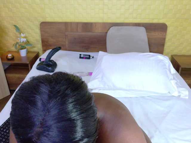 curvynaomhy's BongaCams show and profile