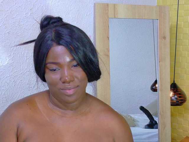 curvynaomhy's BongaCams show and profile