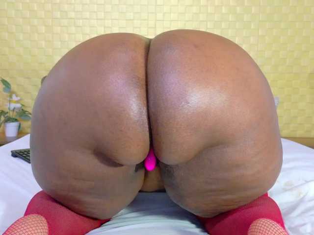 curvynaomhy's BongaCams show and profile