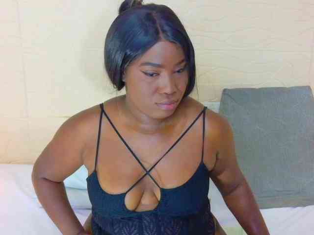 curvynaomhy Live Webcam on BongaCams