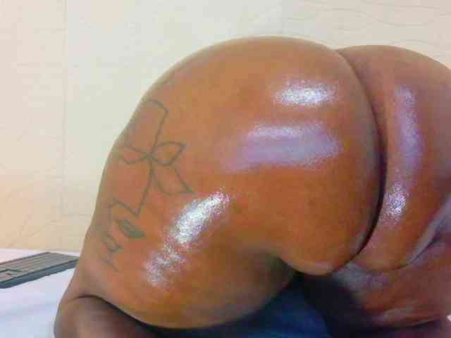 curvynaomhy Live Webcam on BongaCams