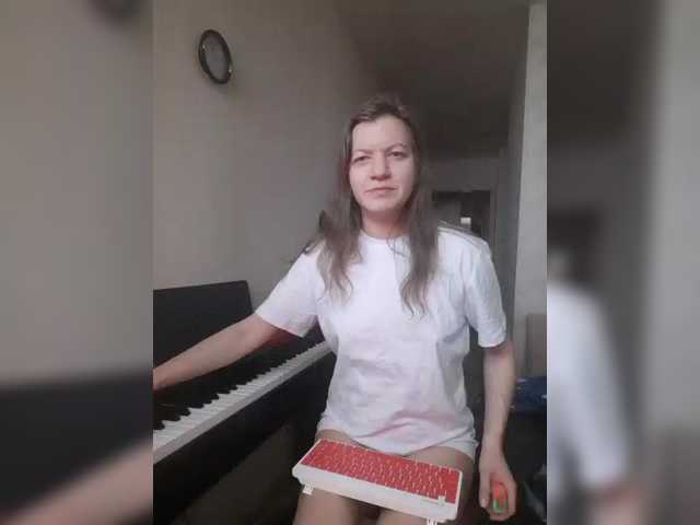 Mia-Carnival's BongaCams show and profile