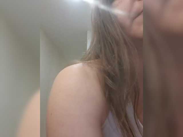 Mia-Carnival live cam