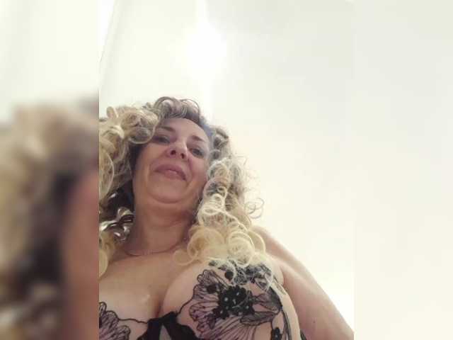 mery8poppins from BongaCams