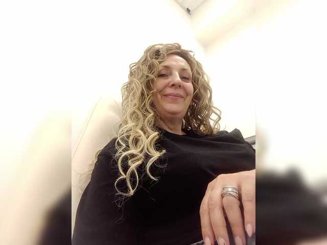 mery8poppins's BongaCams show and profile