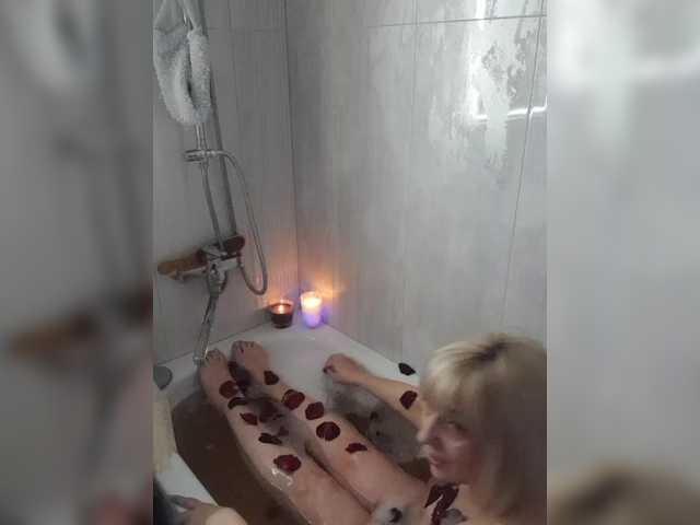 mery8poppins from BongaCams is Freechat