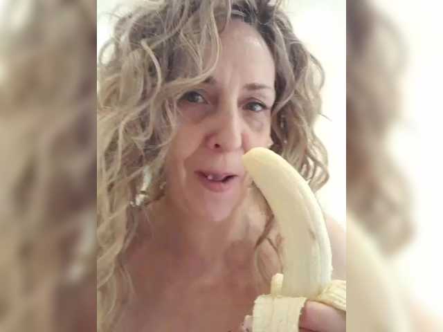 mery8poppins's BongaCams show and profile