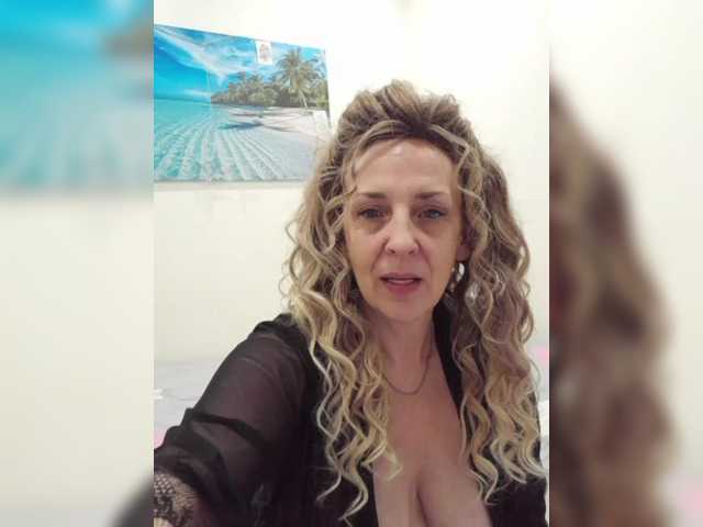 mery8poppins from BongaCams is Freechat