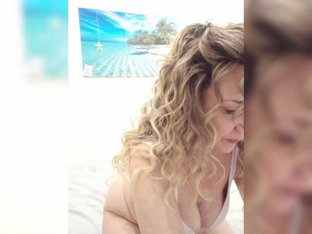 mery8poppins from BongaCams is Freechat