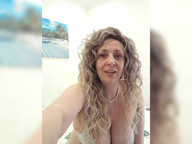 mery8poppins's BongaCams show and profile