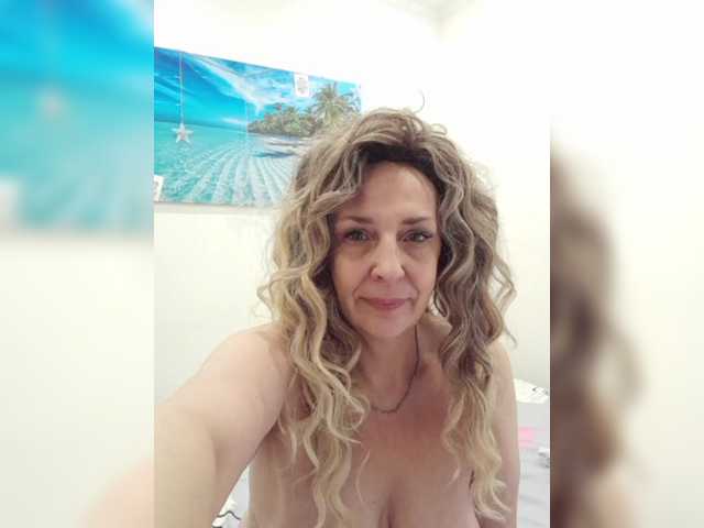 mery8poppins from BongaCams is Freechat