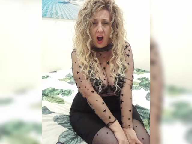 mery8poppins's BongaCams show and profile