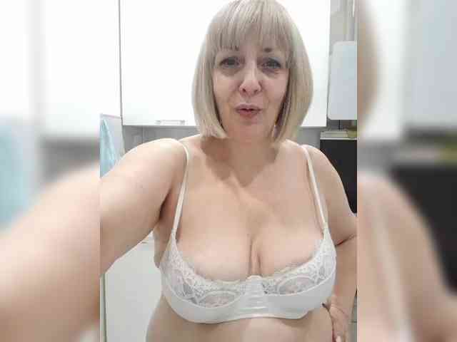 mery8poppins Live Webcam on BongaCams