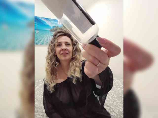 mery8poppins Live Webcam on BongaCams