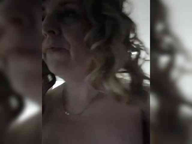 mery8poppins Live Webcam on BongaCams