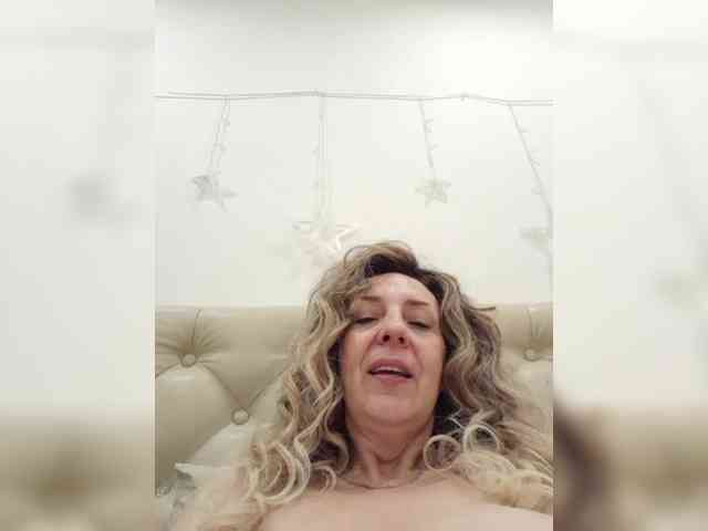 mery8poppins Live Webcam on BongaCams