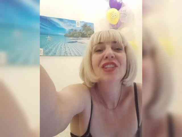 mery8poppins Live Webcam on BongaCams