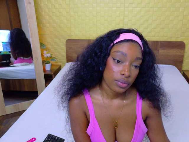 shamira-moore's BongaCams show and profile