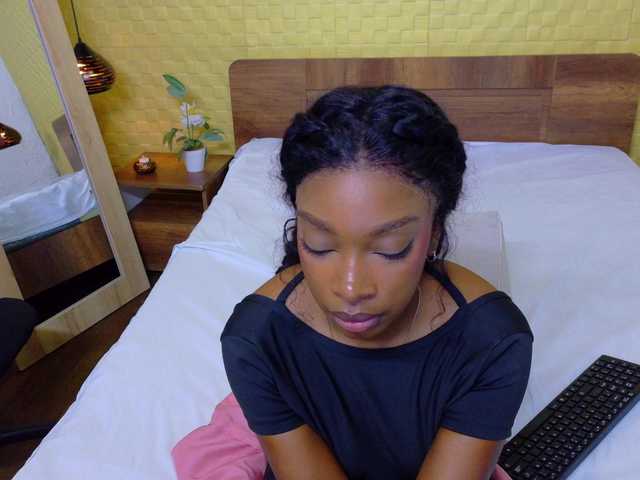 shamira-moore's BongaCams show and profile