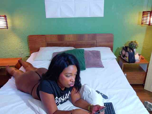 shamira-moore webcam