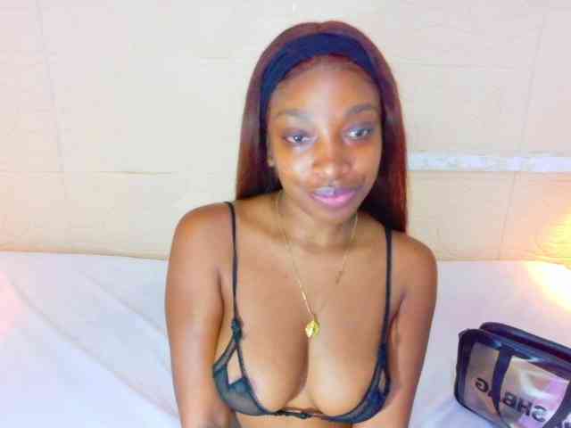 shamira-moore Live Webcam on BongaCams